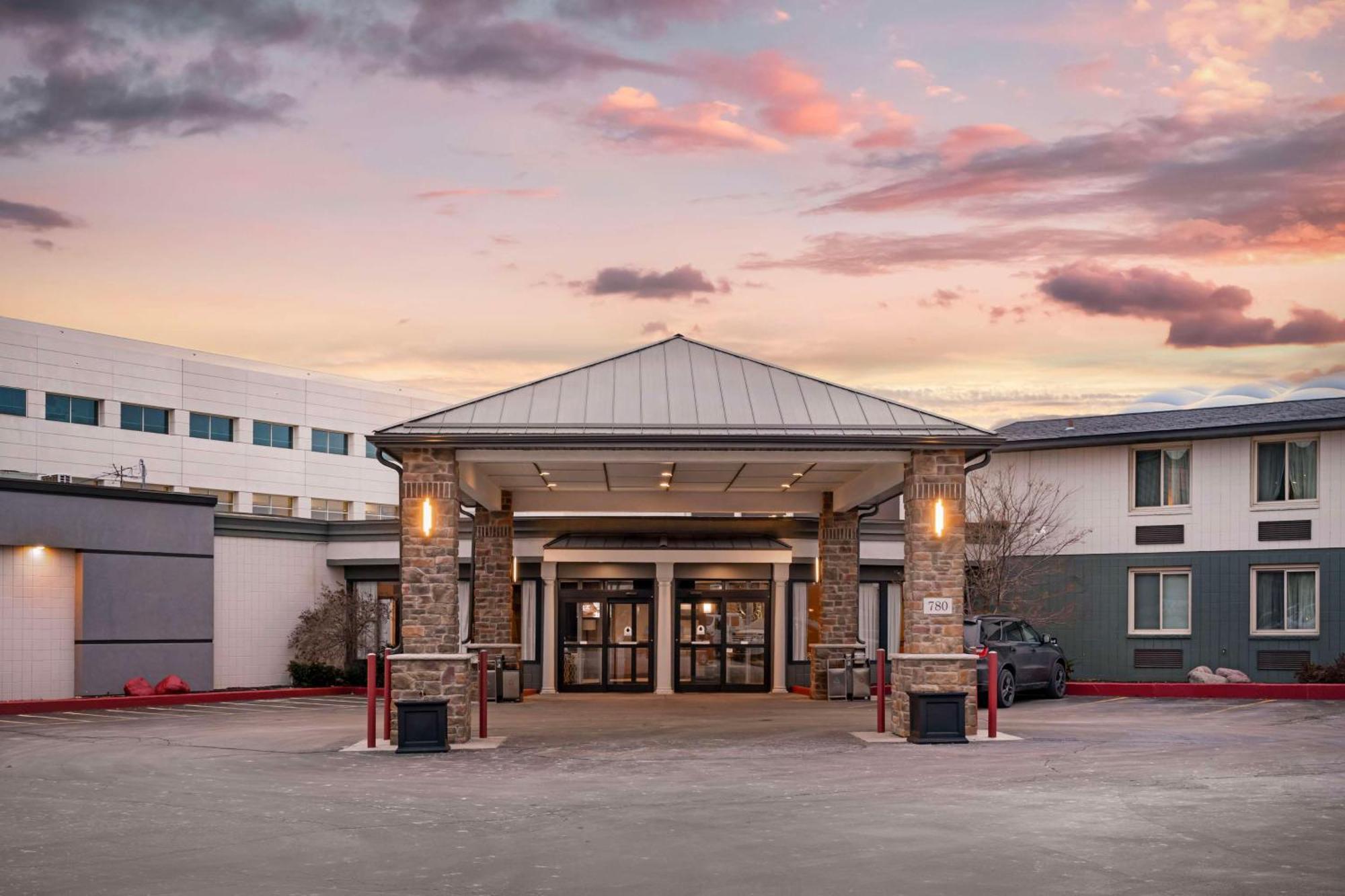 Best Western Green Bay Inn And Conference Center Exterior photo